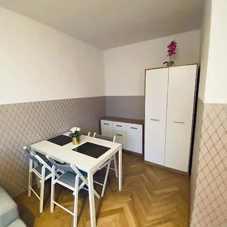 Clicktheflat Mila Center * Varşova