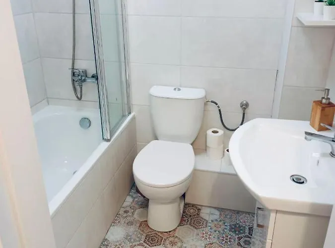 Hostel Clicktheflat Miła Center Warszawa